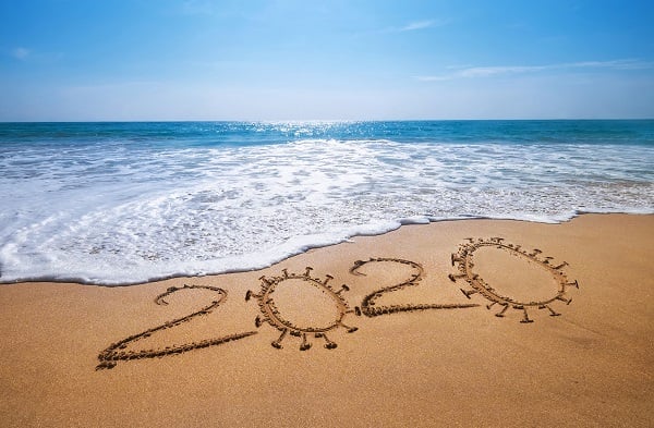 AdobeStock_334922458 Urlaub während Corona_Strand am Meer_klein
